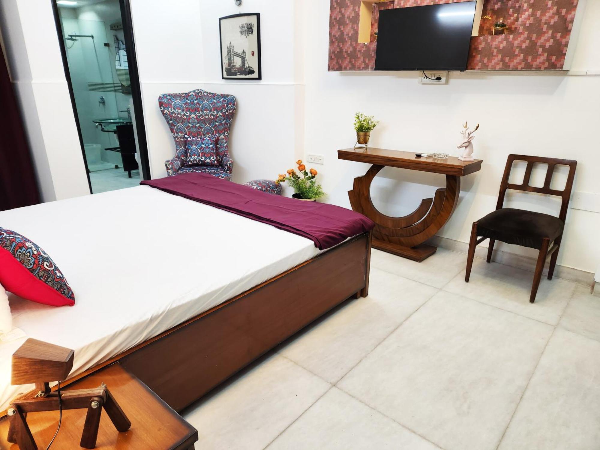 Spacious 2bhk With Big Bedrooms And Kitchen 7 * New Delhi