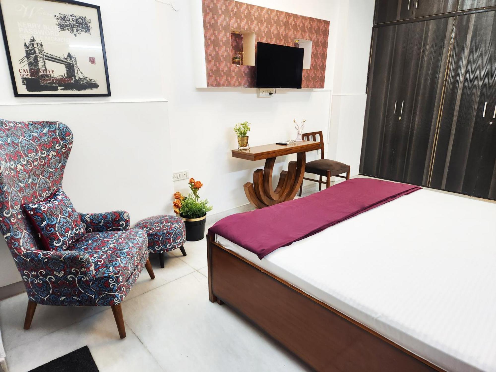 Spacious 2bhk With Big Bedrooms And Kitchen 7 * New Delhi