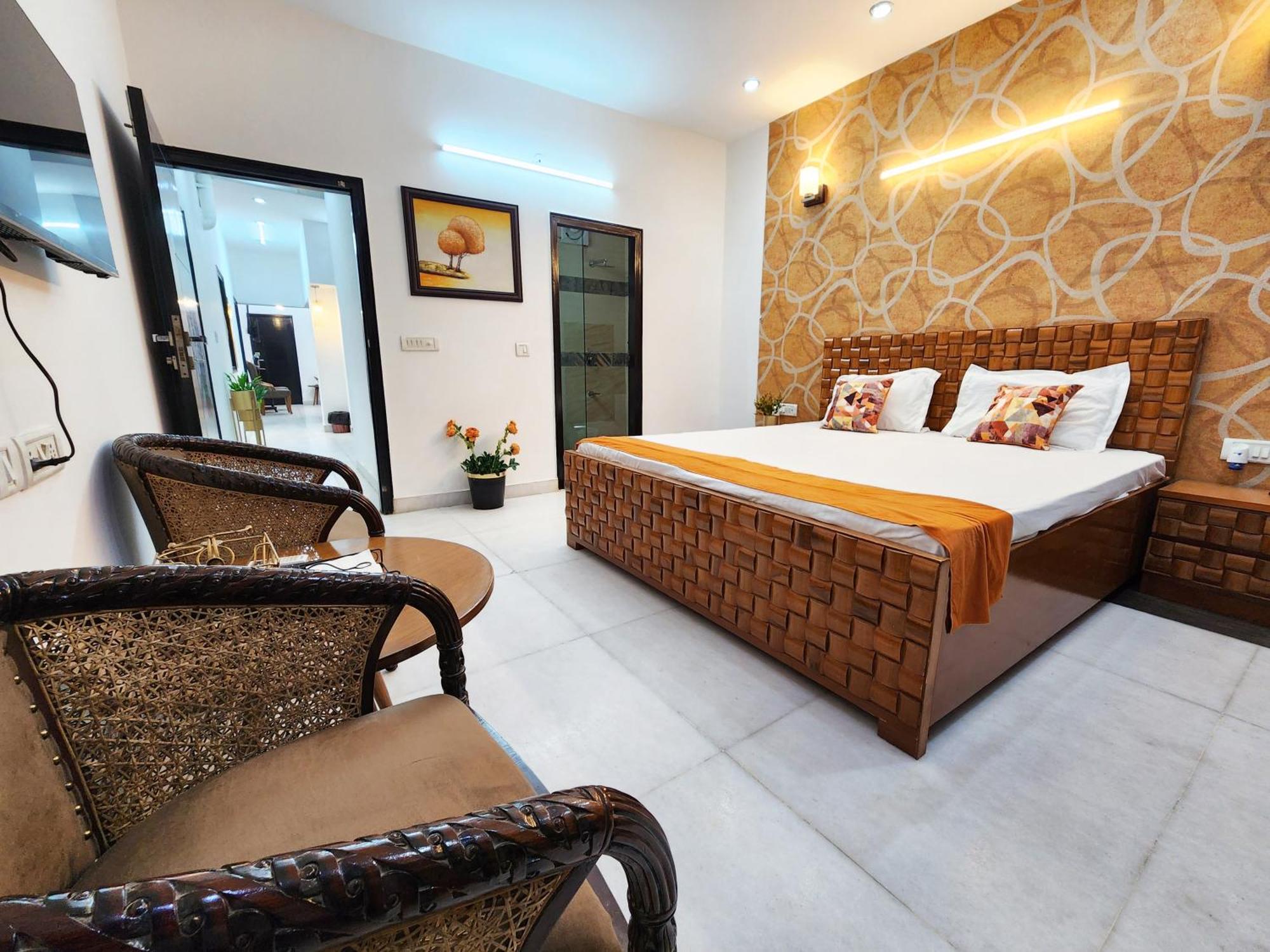 Spacious 2bhk With Big Bedrooms And Kitchen 7 *