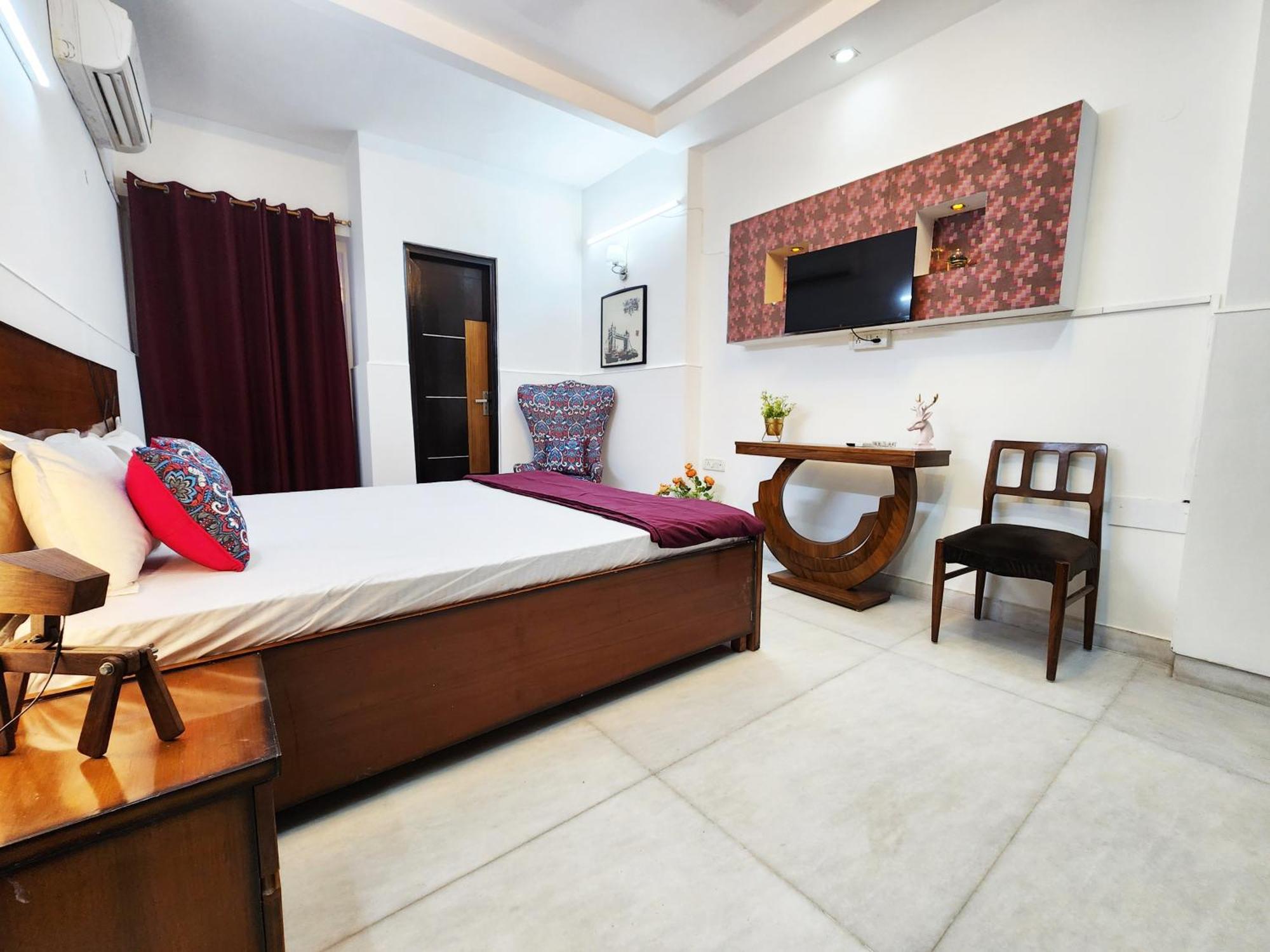 Spacious 2bhk With Big Bedrooms And Kitchen 7 *
